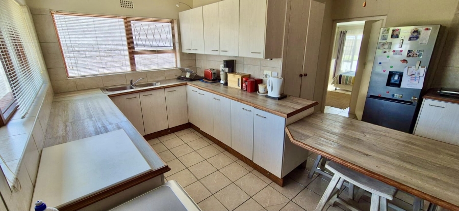 4 Bedroom Property for Sale in Overbaakens Eastern Cape